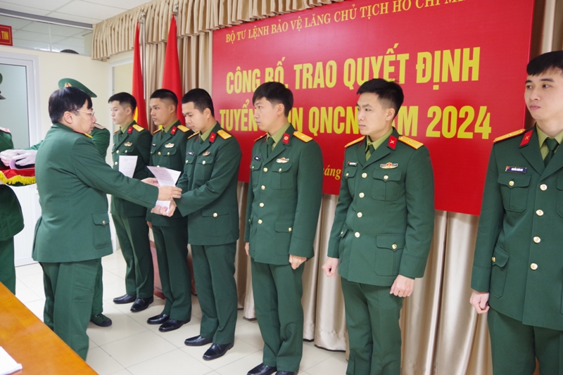 trao quyet dinh qncn 1