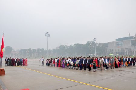 Ngành Giáo dục huyện Quan Sơn, tỉnh Thanh Hóa báo công dâng Bác